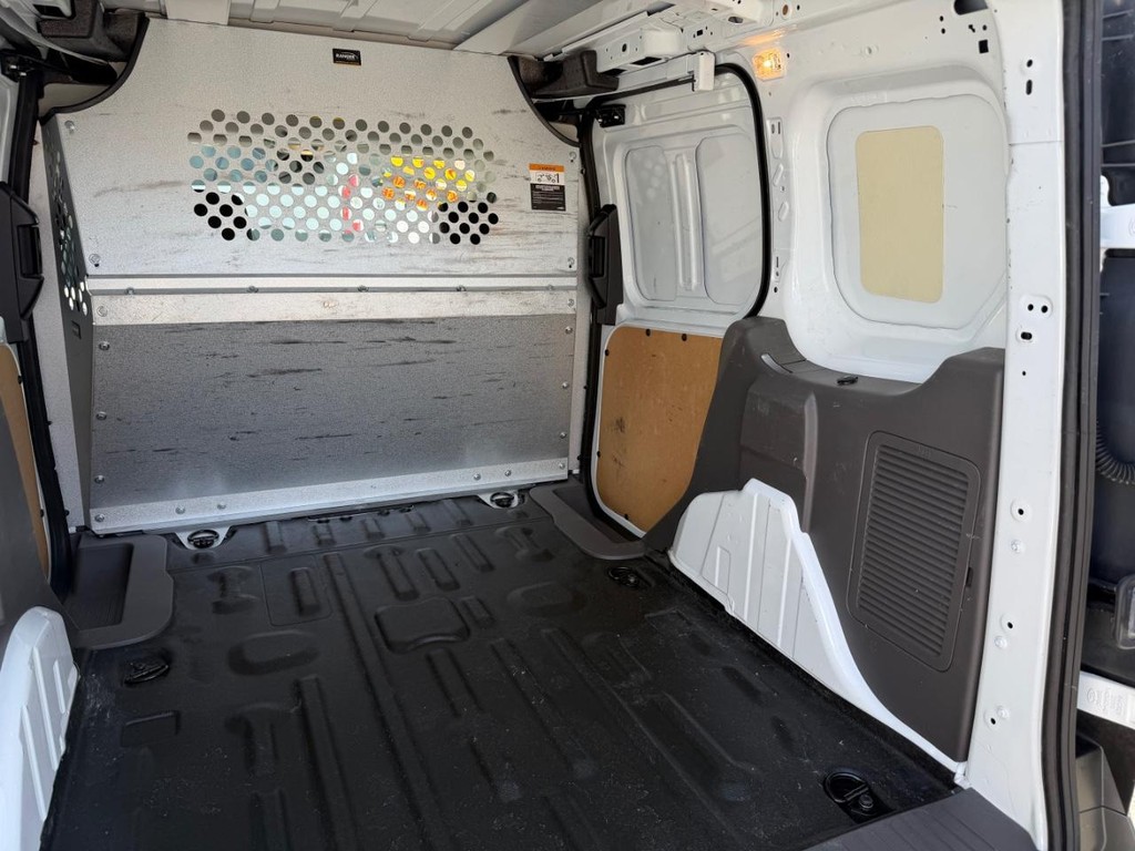 Ford Transit Connect Vehicle Full-screen Gallery Image 18