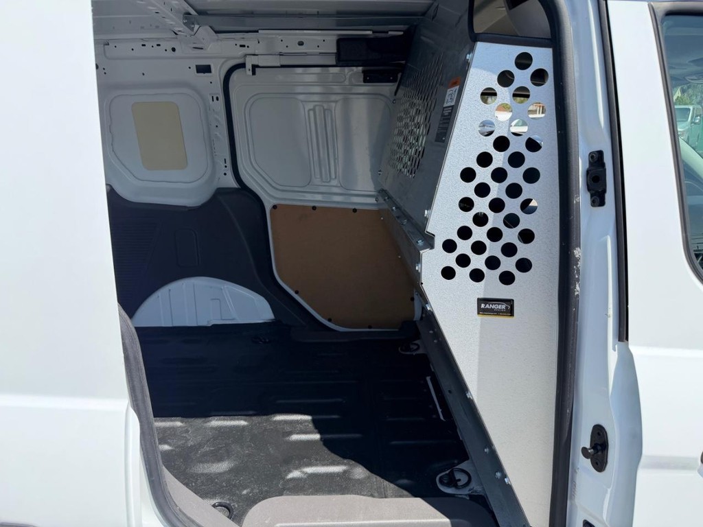 Ford Transit Connect Vehicle Full-screen Gallery Image 19