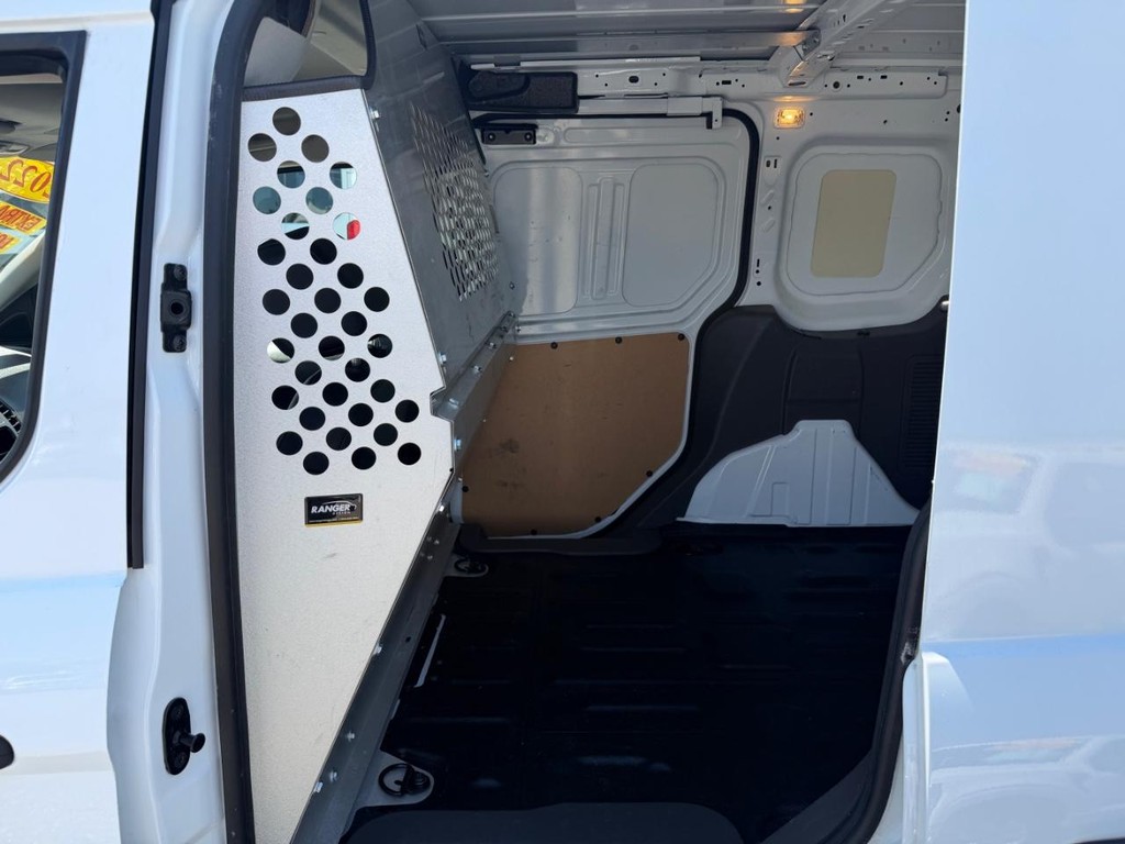Ford Transit Connect Vehicle Full-screen Gallery Image 22