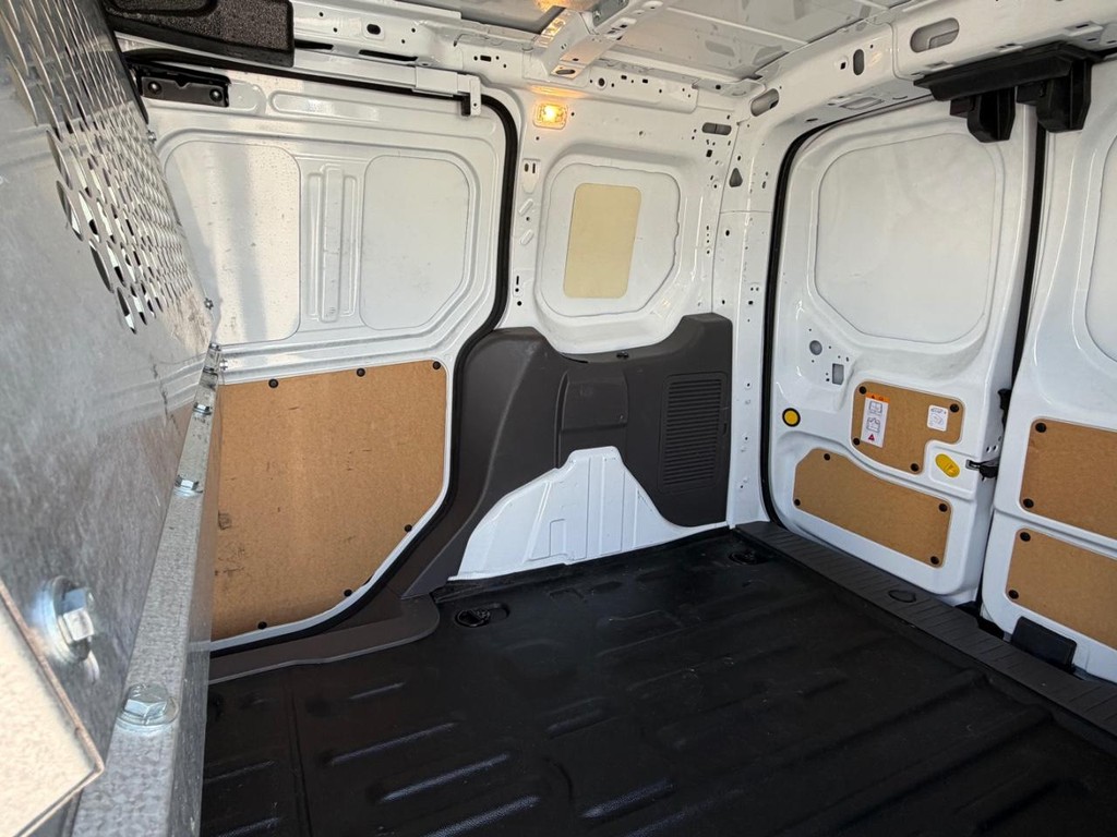 Ford Transit Connect Vehicle Full-screen Gallery Image 24
