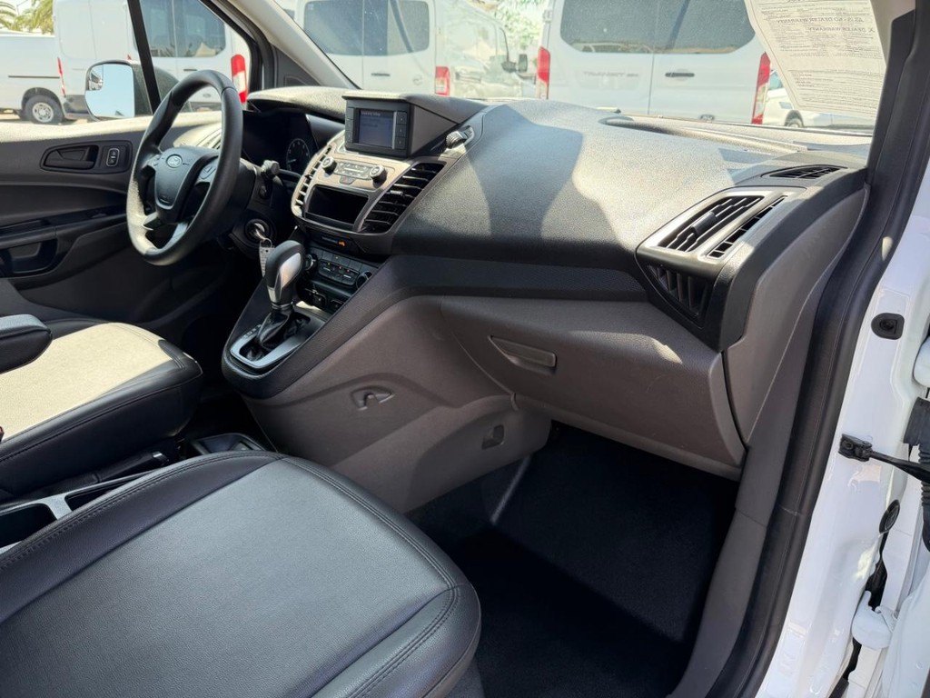 Ford Transit Connect Vehicle Full-screen Gallery Image 30