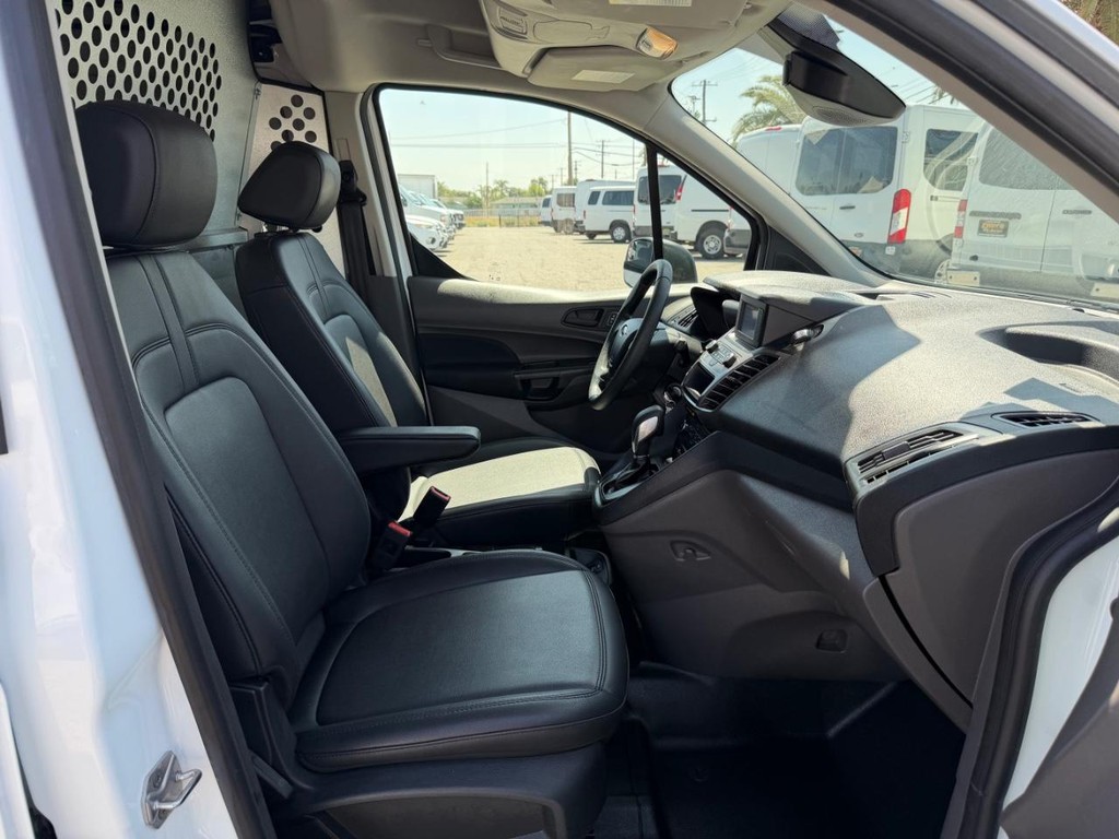 Ford Transit Connect Vehicle Full-screen Gallery Image 31