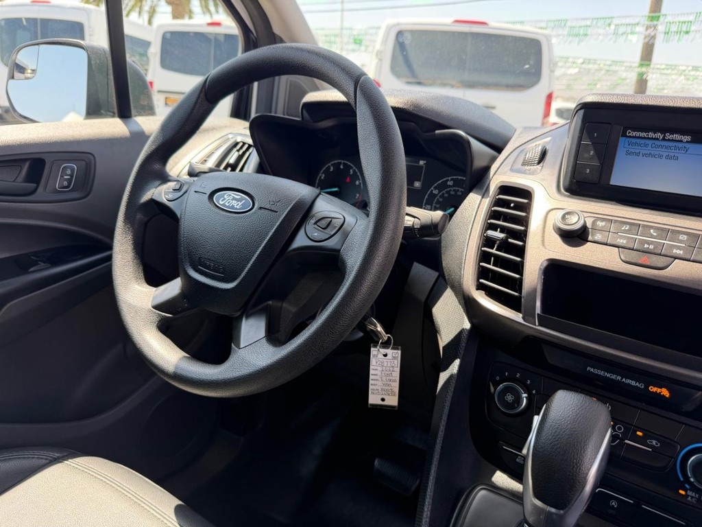 Ford Transit Connect Vehicle Full-screen Gallery Image 33