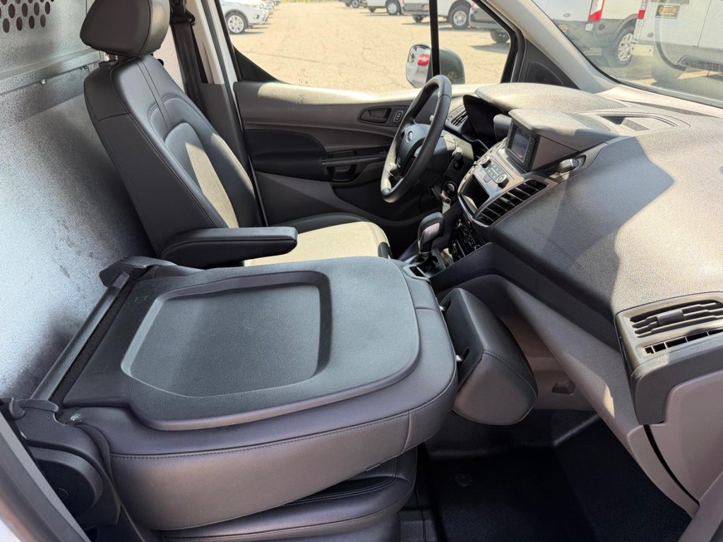 Ford Transit Connect Vehicle Full-screen Gallery Image 35