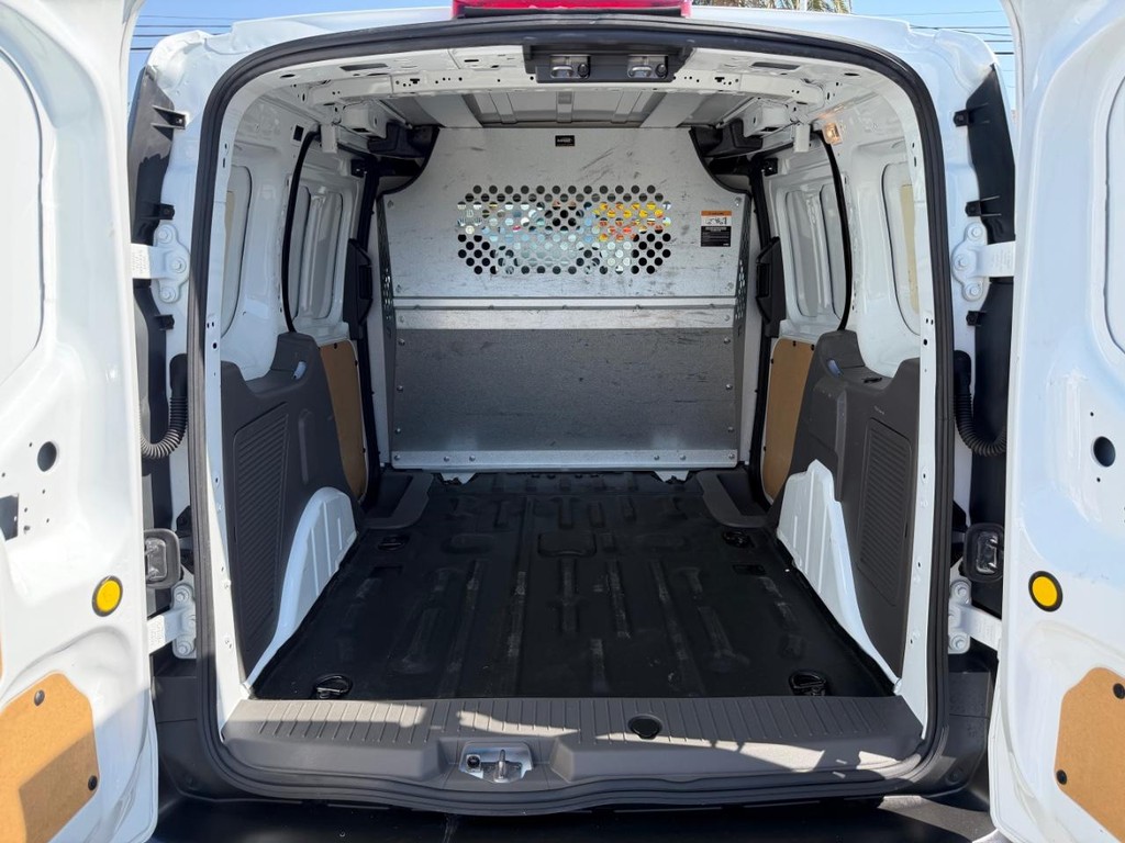 Ford Transit Connect Vehicle Full-screen Gallery Image 16