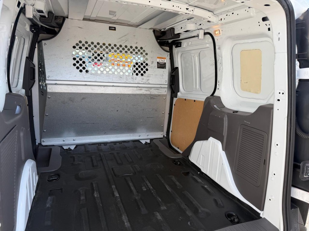 Ford Transit Connect Vehicle Full-screen Gallery Image 18