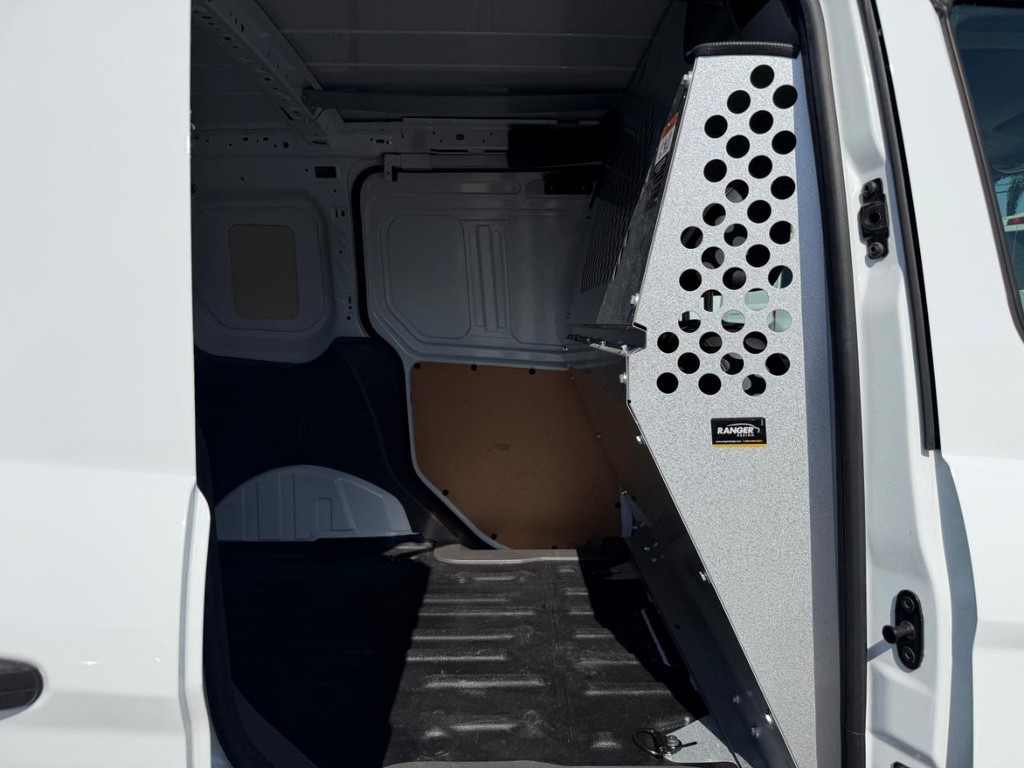 Ford Transit Connect Vehicle Full-screen Gallery Image 19
