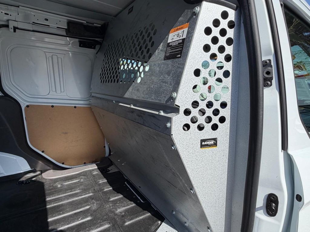 Ford Transit Connect Vehicle Full-screen Gallery Image 20