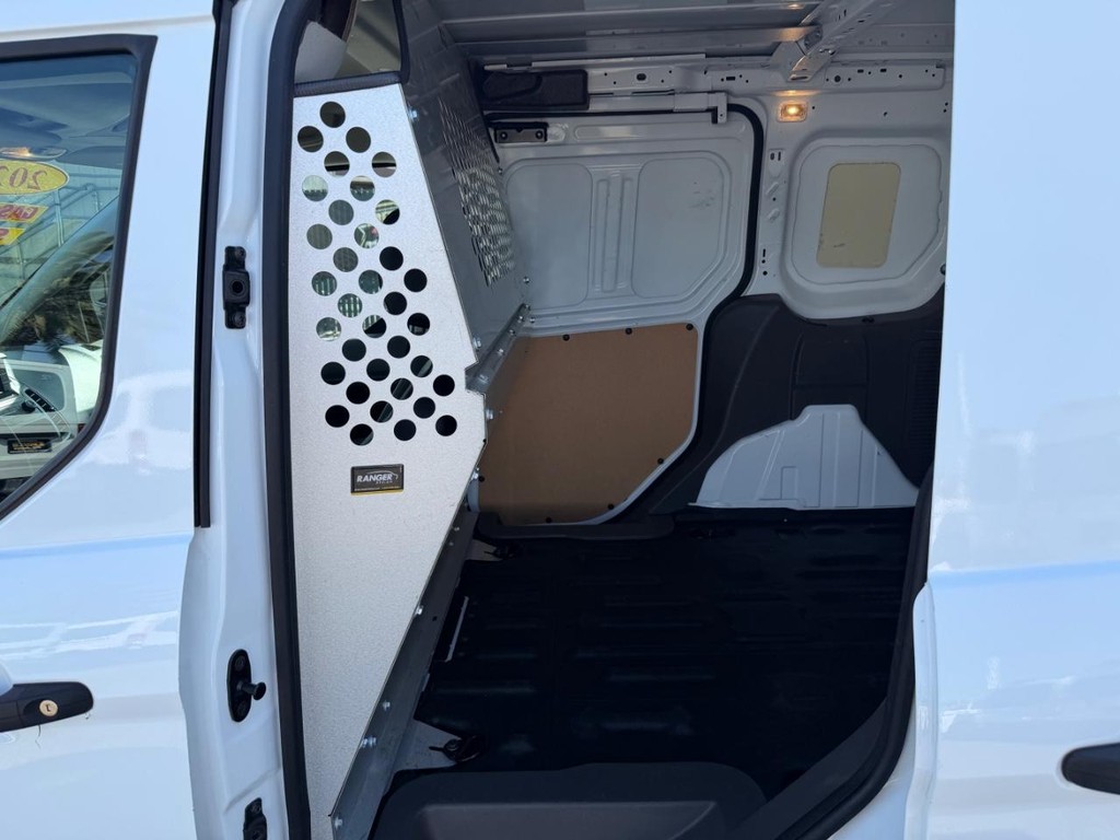 Ford Transit Connect Vehicle Full-screen Gallery Image 22