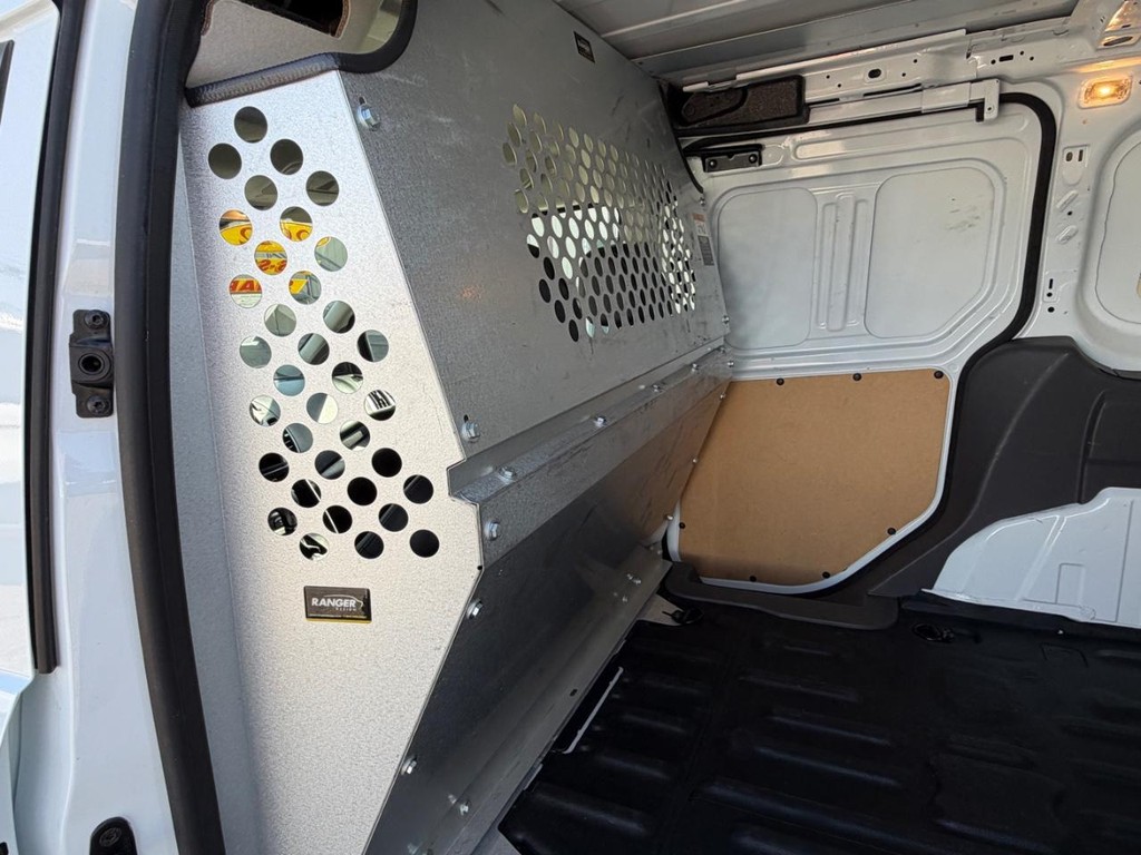 Ford Transit Connect Vehicle Full-screen Gallery Image 23