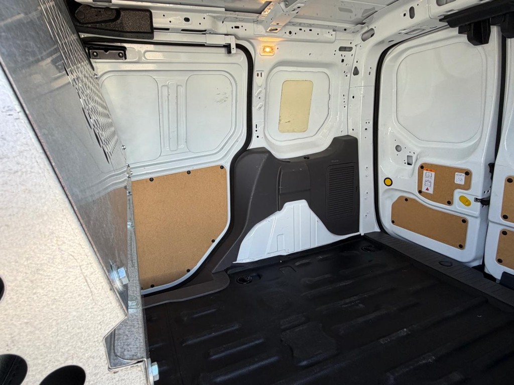 Ford Transit Connect Vehicle Full-screen Gallery Image 24