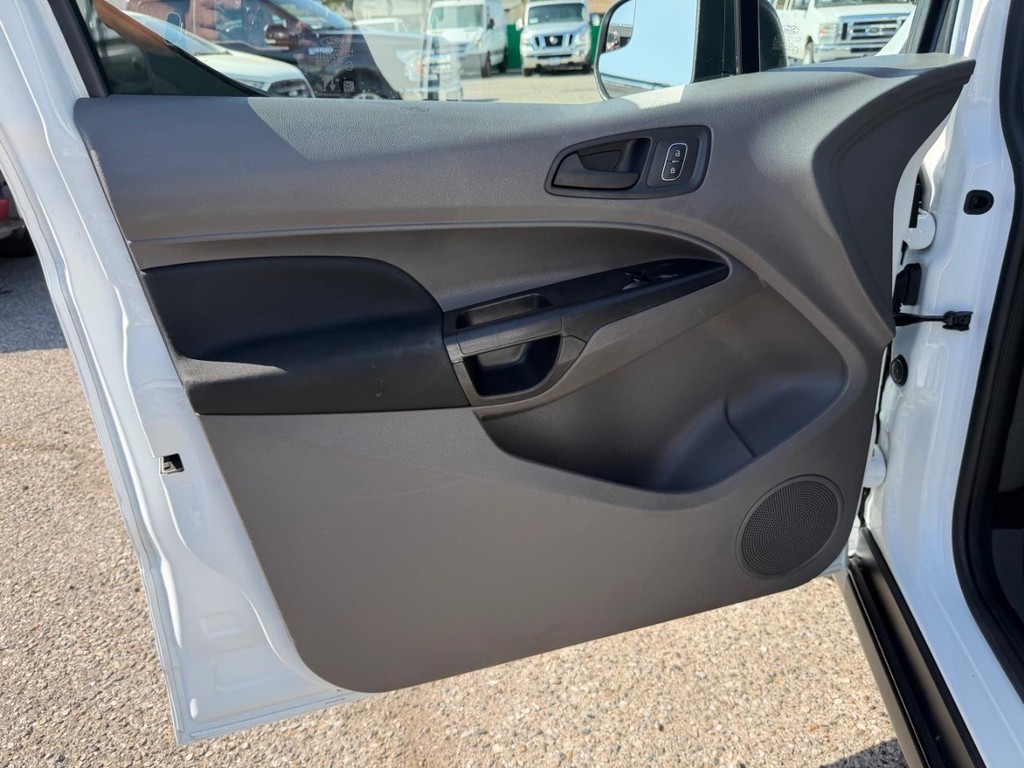 Ford Transit Connect Vehicle Full-screen Gallery Image 25