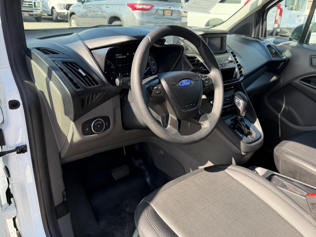 Ford Transit Connect Vehicle Full-screen Gallery Image 26
