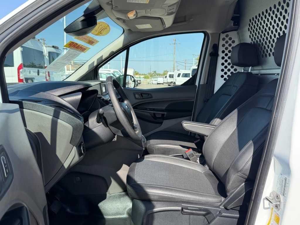 Ford Transit Connect Vehicle Full-screen Gallery Image 27