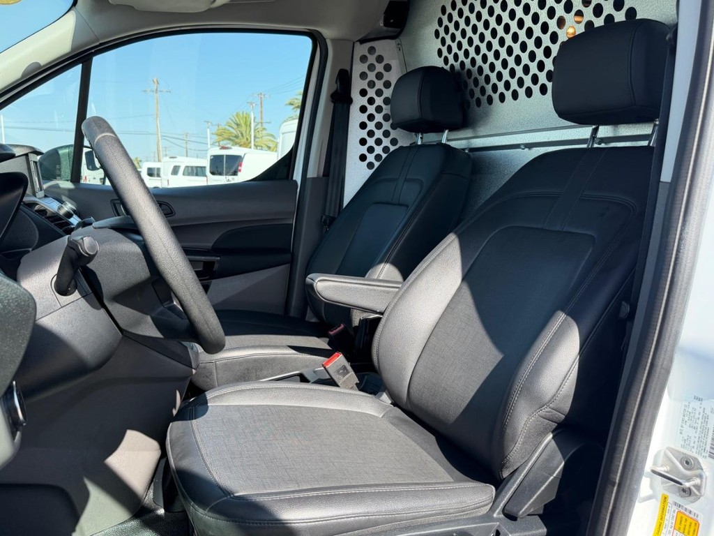 Ford Transit Connect Vehicle Full-screen Gallery Image 28