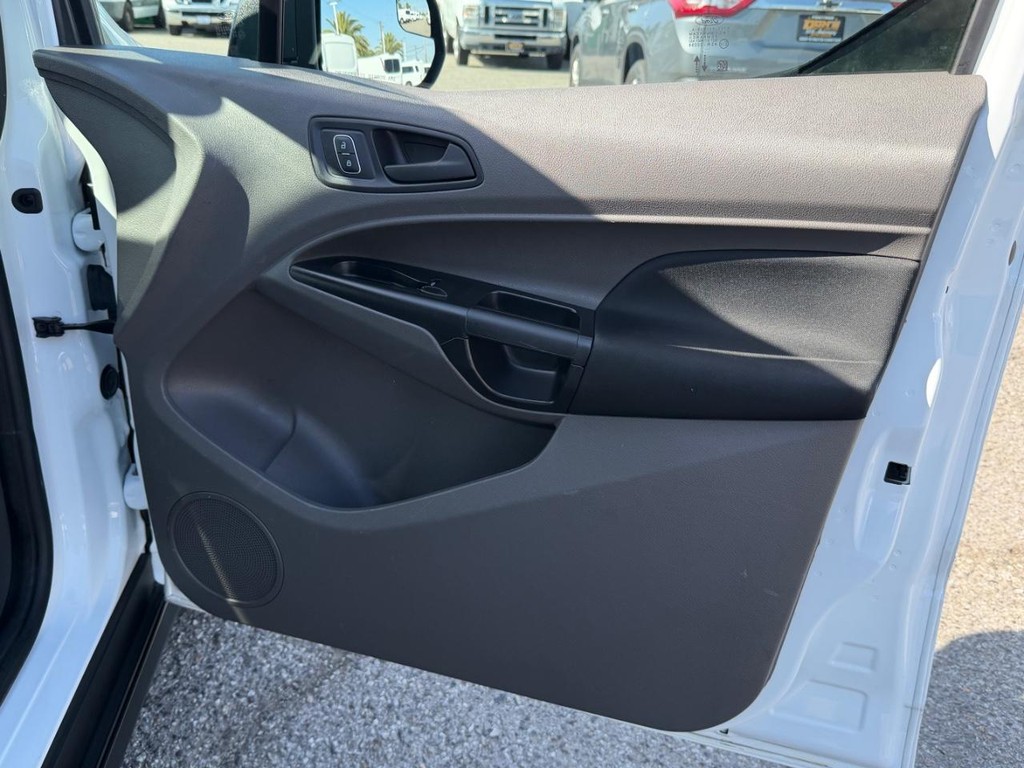 Ford Transit Connect Vehicle Full-screen Gallery Image 29