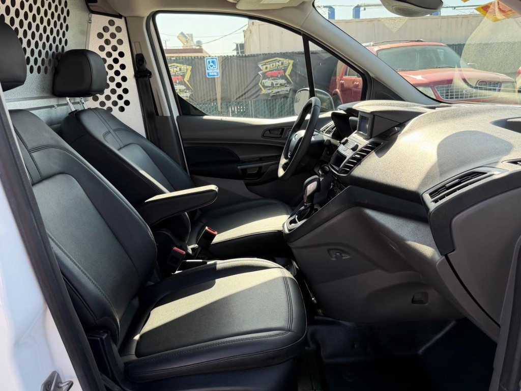 Ford Transit Connect Vehicle Full-screen Gallery Image 31