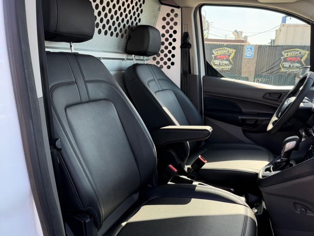 Ford Transit Connect Vehicle Full-screen Gallery Image 32