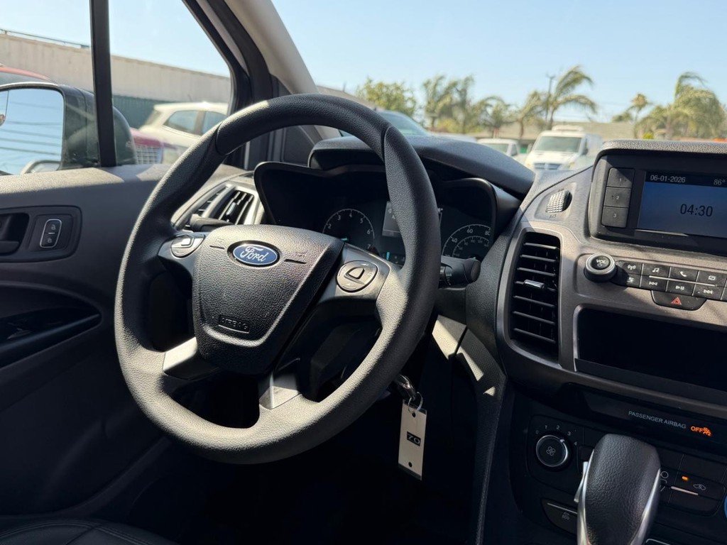 Ford Transit Connect Vehicle Full-screen Gallery Image 33