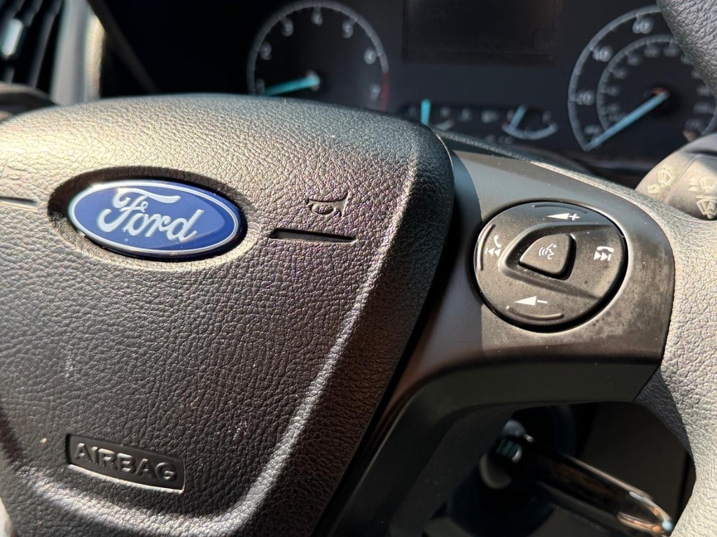 Ford Transit Connect Vehicle Full-screen Gallery Image 38