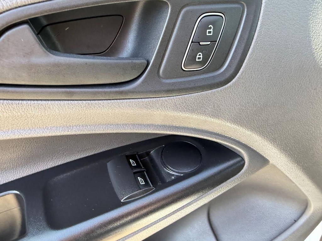 Ford Transit Connect Vehicle Full-screen Gallery Image 39