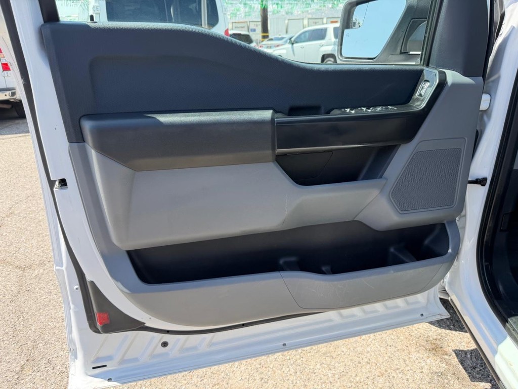 Ford F-150 Vehicle Full-screen Gallery Image 15