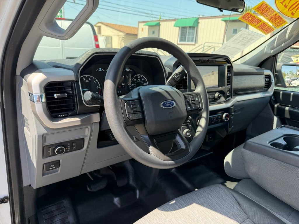 Ford F-150 Vehicle Full-screen Gallery Image 16