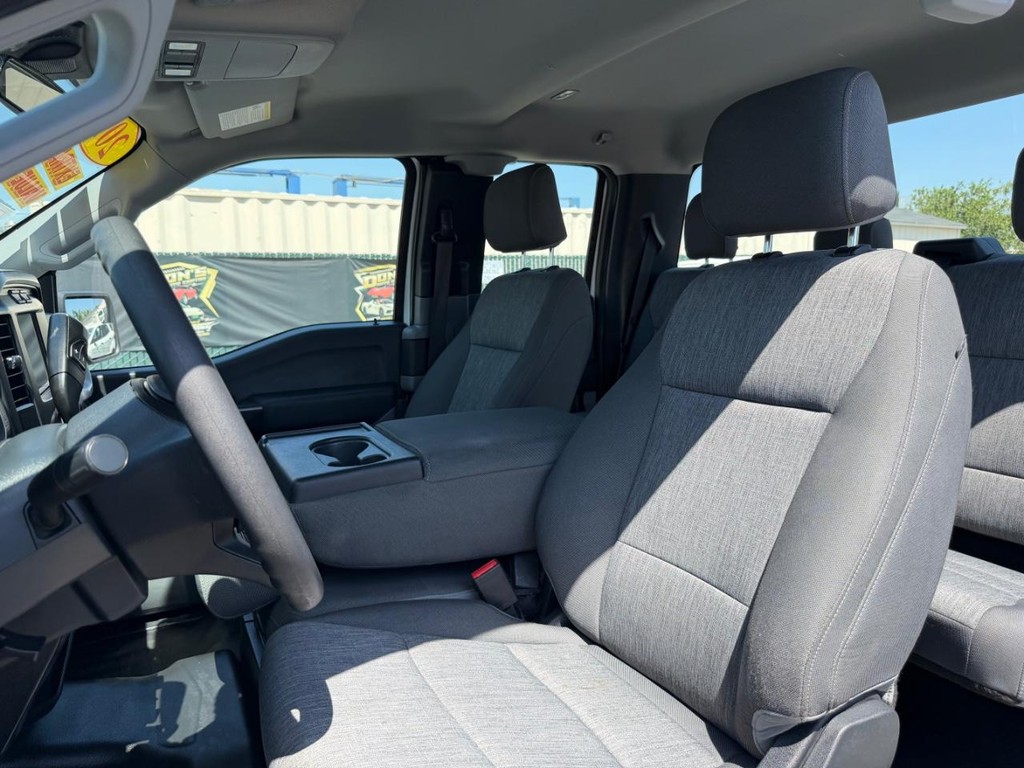 Ford F-150 Vehicle Full-screen Gallery Image 18