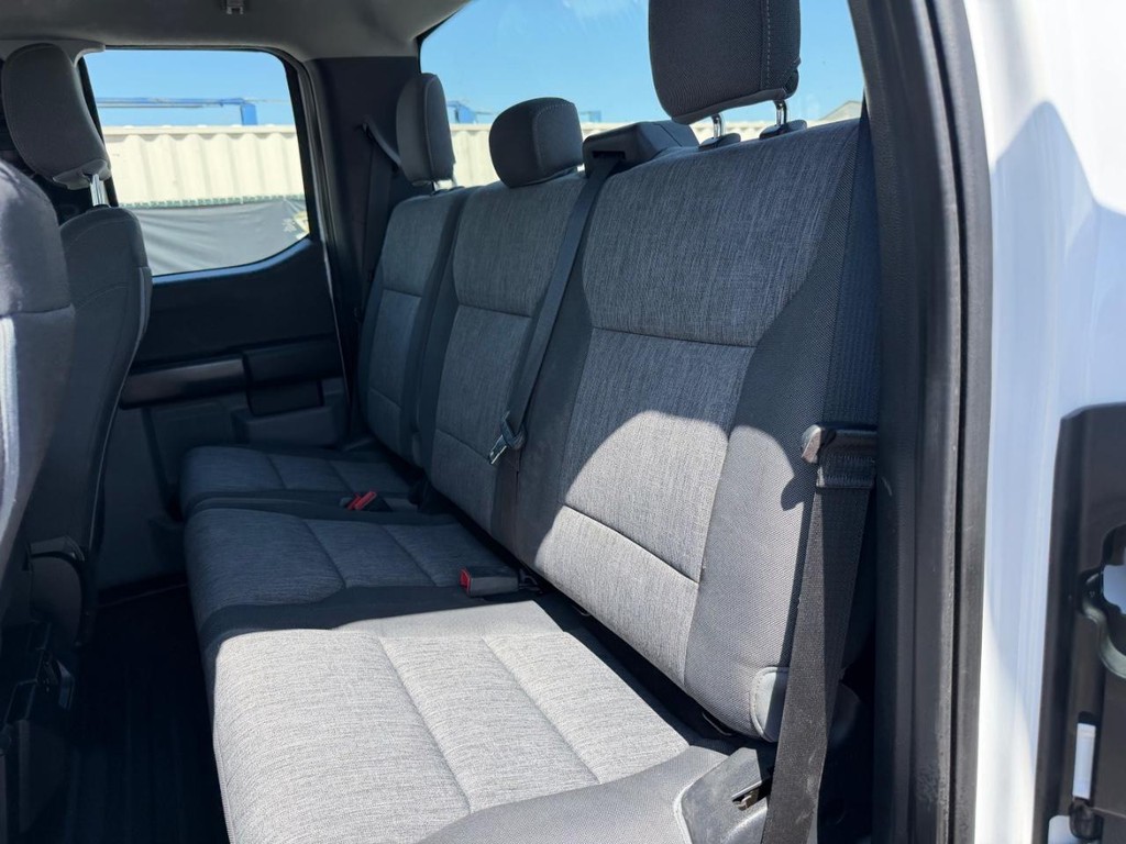 Ford F-150 Vehicle Full-screen Gallery Image 20