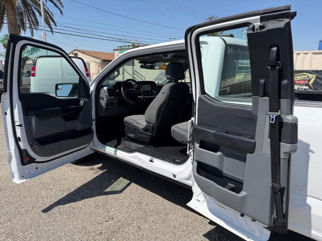 Ford F-150 Vehicle Full-screen Gallery Image 21