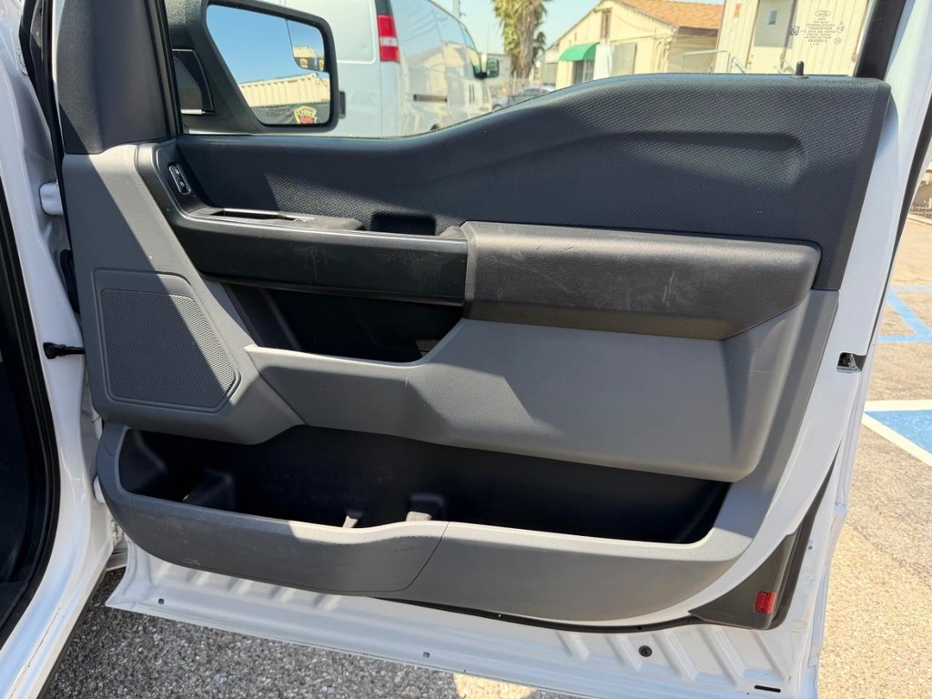 Ford F-150 Vehicle Full-screen Gallery Image 22