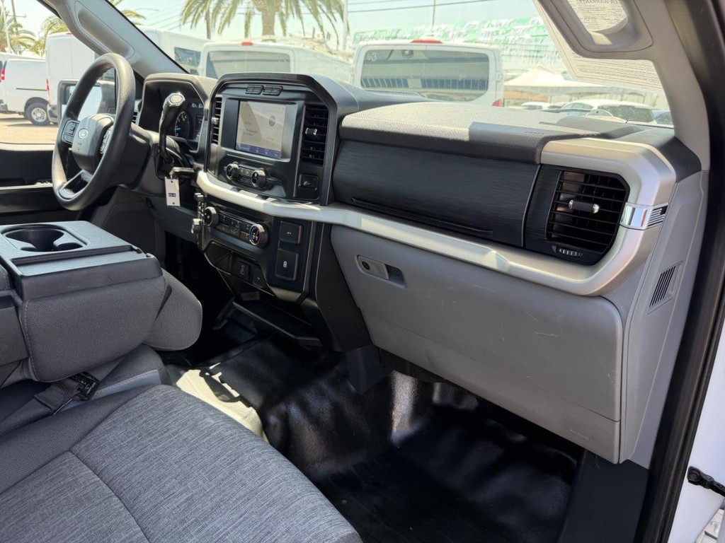 Ford F-150 Vehicle Full-screen Gallery Image 23