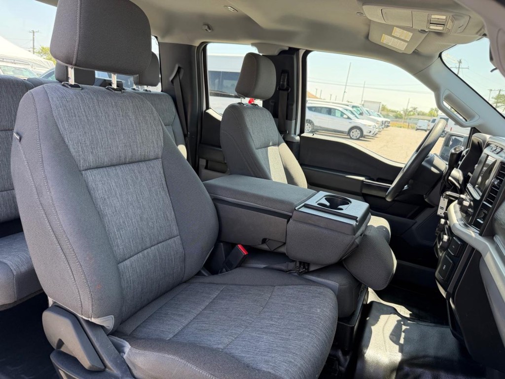 Ford F-150 Vehicle Full-screen Gallery Image 25