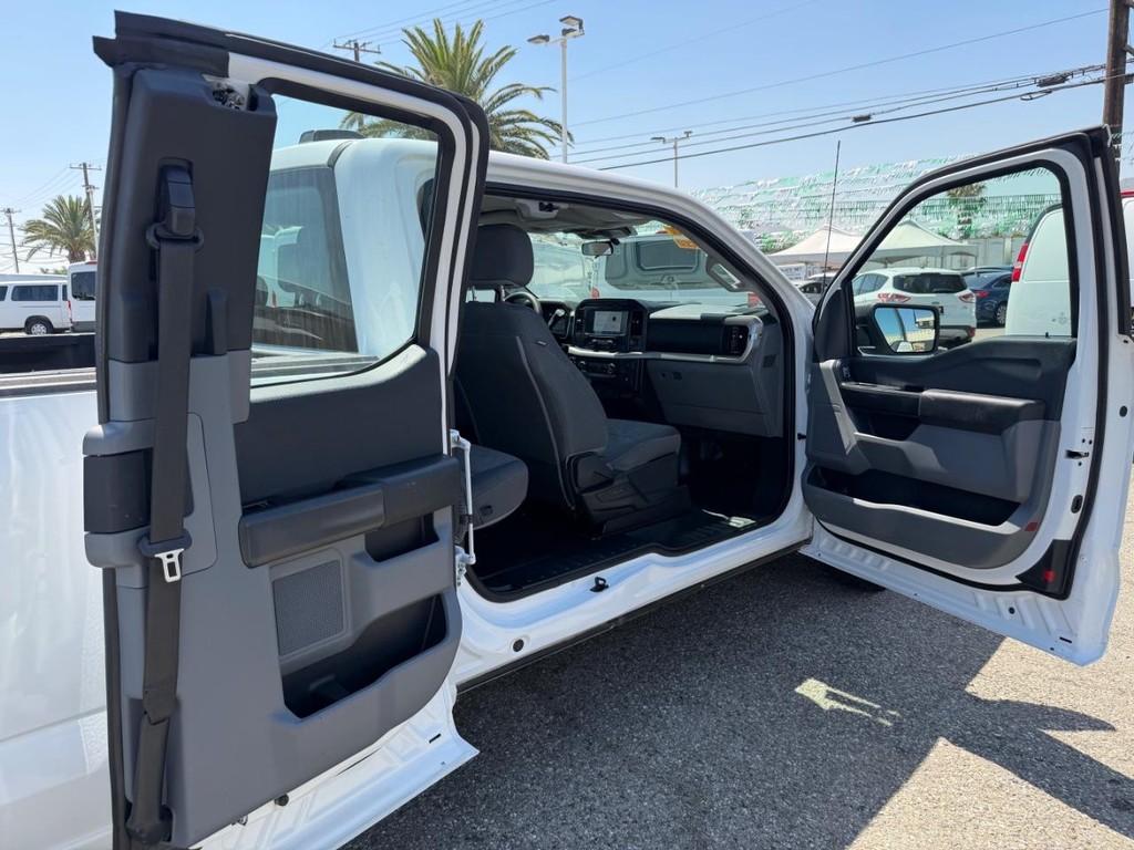 Ford F-150 Vehicle Full-screen Gallery Image 28