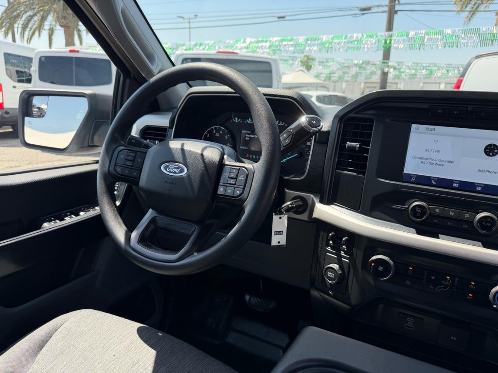 Ford F-150 Vehicle Full-screen Gallery Image 30