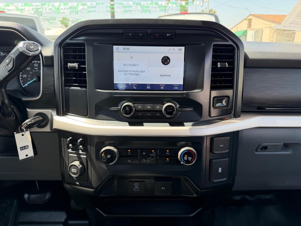 Ford F-150 Vehicle Full-screen Gallery Image 31