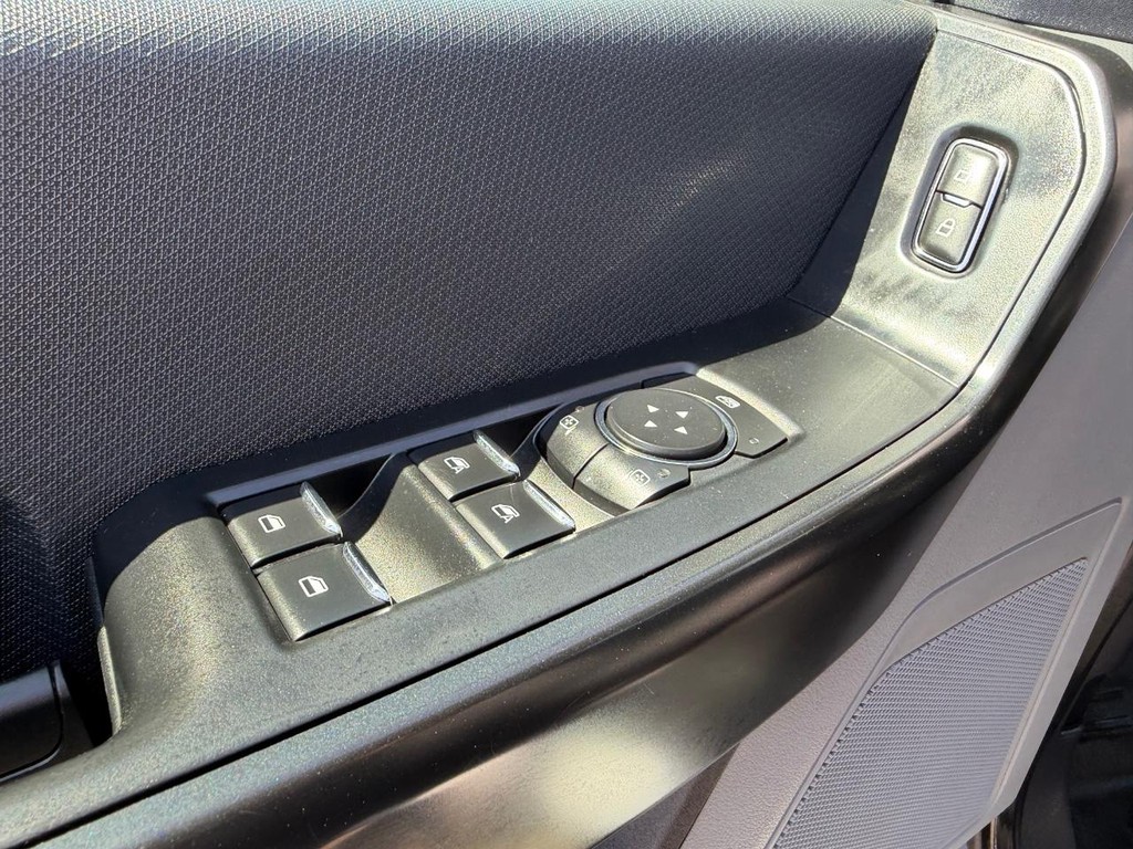 Ford F-150 Vehicle Full-screen Gallery Image 37