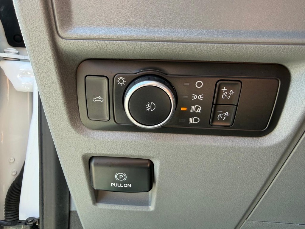 Ford F-150 Vehicle Full-screen Gallery Image 38