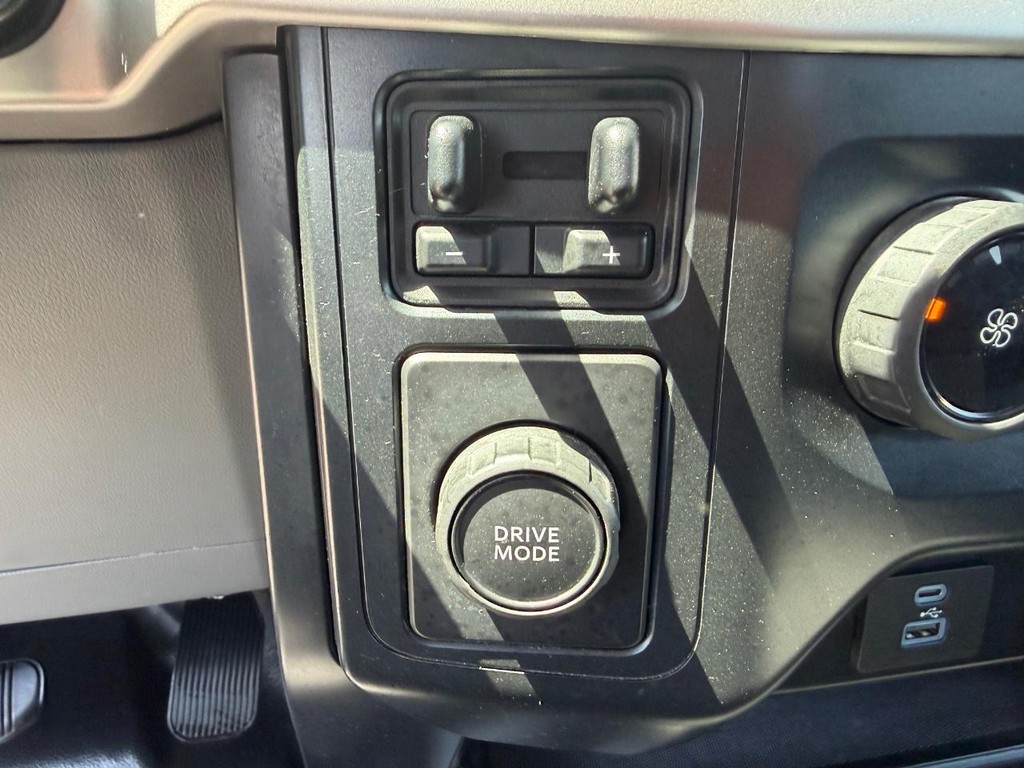 Ford F-150 Vehicle Full-screen Gallery Image 39