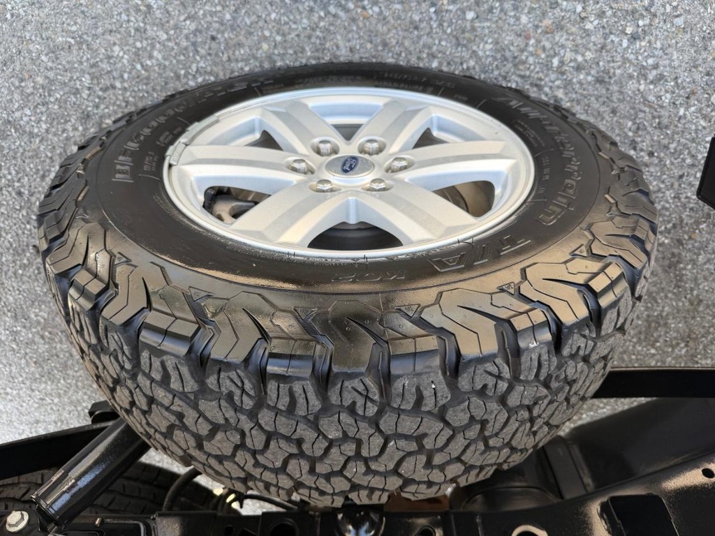 Ford F-150 Vehicle Full-screen Gallery Image 45