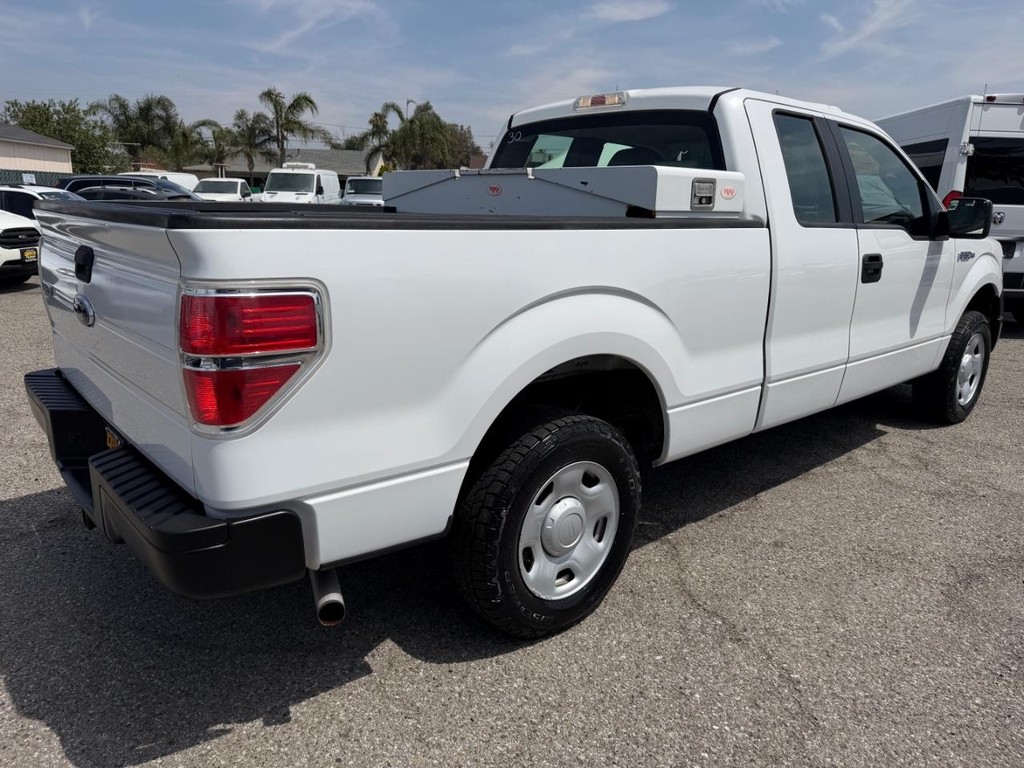 Ford F-150 Vehicle Full-screen Gallery Image 06