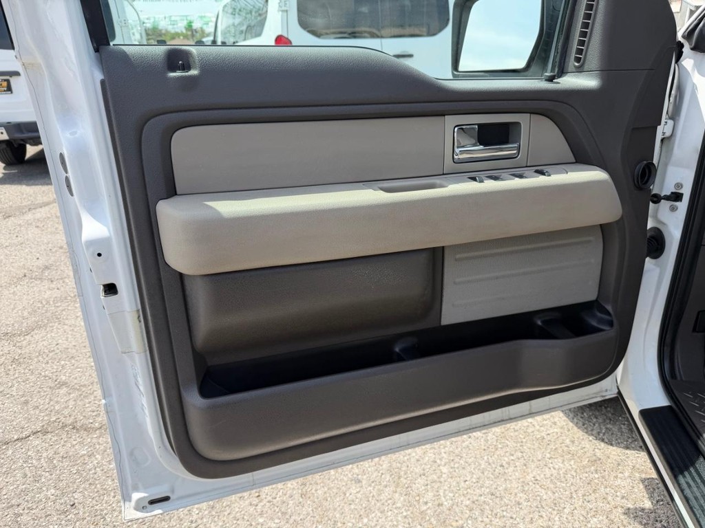 Ford F-150 Vehicle Full-screen Gallery Image 15