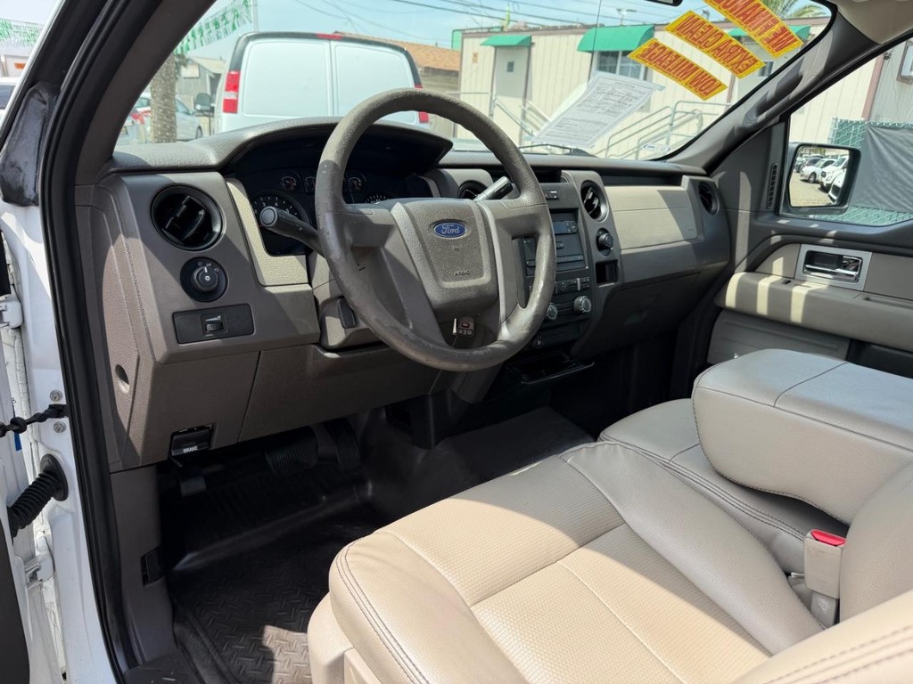 Ford F-150 Vehicle Full-screen Gallery Image 16