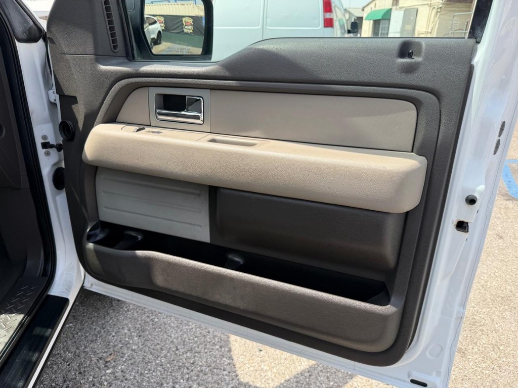 Ford F-150 Vehicle Full-screen Gallery Image 21