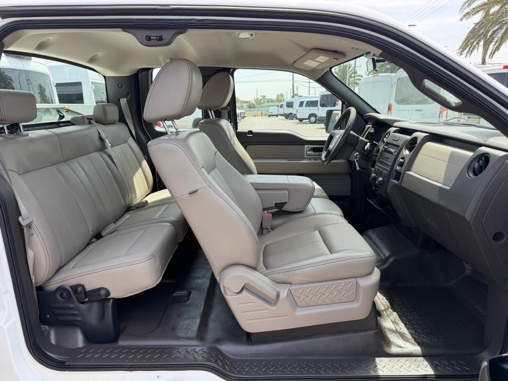 Ford F-150 Vehicle Full-screen Gallery Image 23