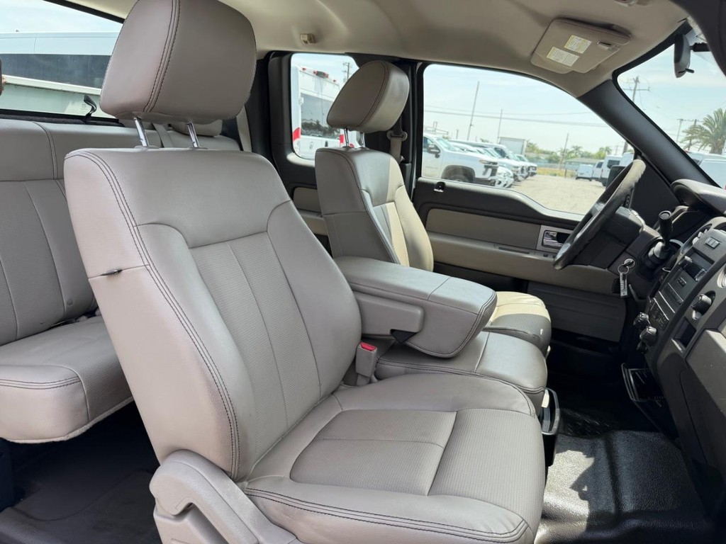 Ford F-150 Vehicle Full-screen Gallery Image 24
