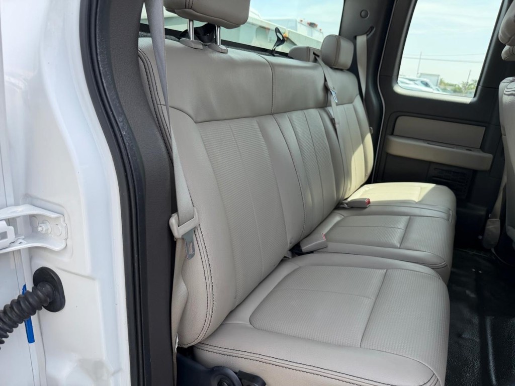 Ford F-150 Vehicle Full-screen Gallery Image 26