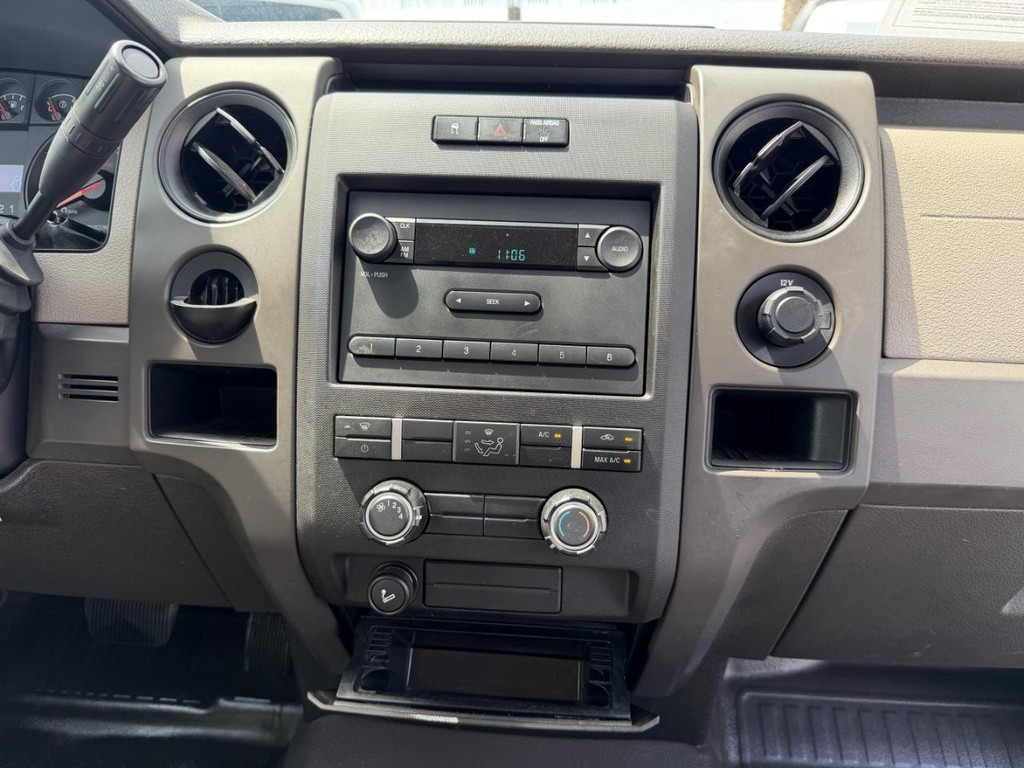 Ford F-150 Vehicle Full-screen Gallery Image 28