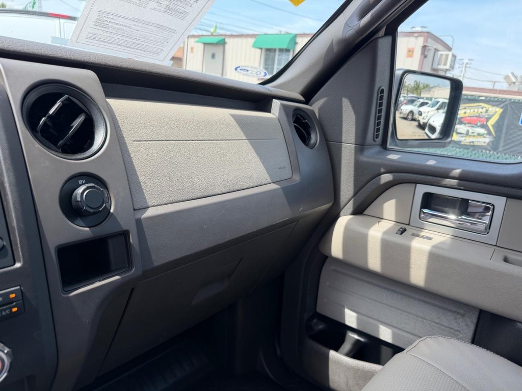 Ford F-150 Vehicle Full-screen Gallery Image 29