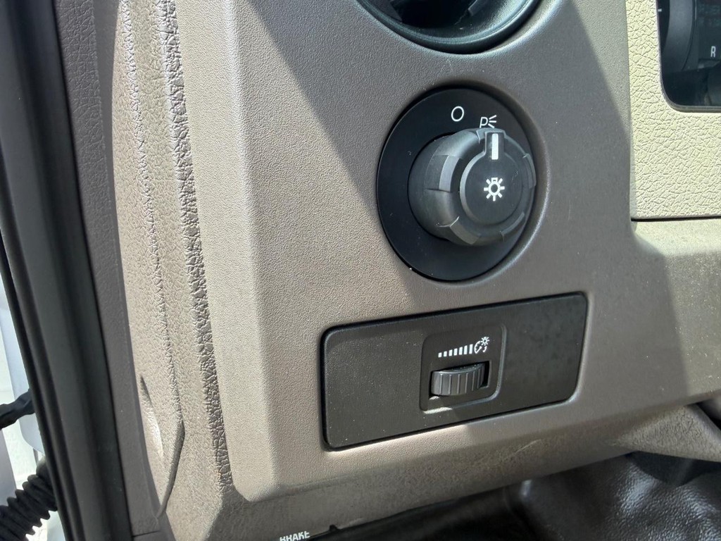 Ford F-150 Vehicle Full-screen Gallery Image 32